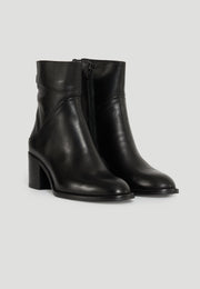 STIVALETTO NERO