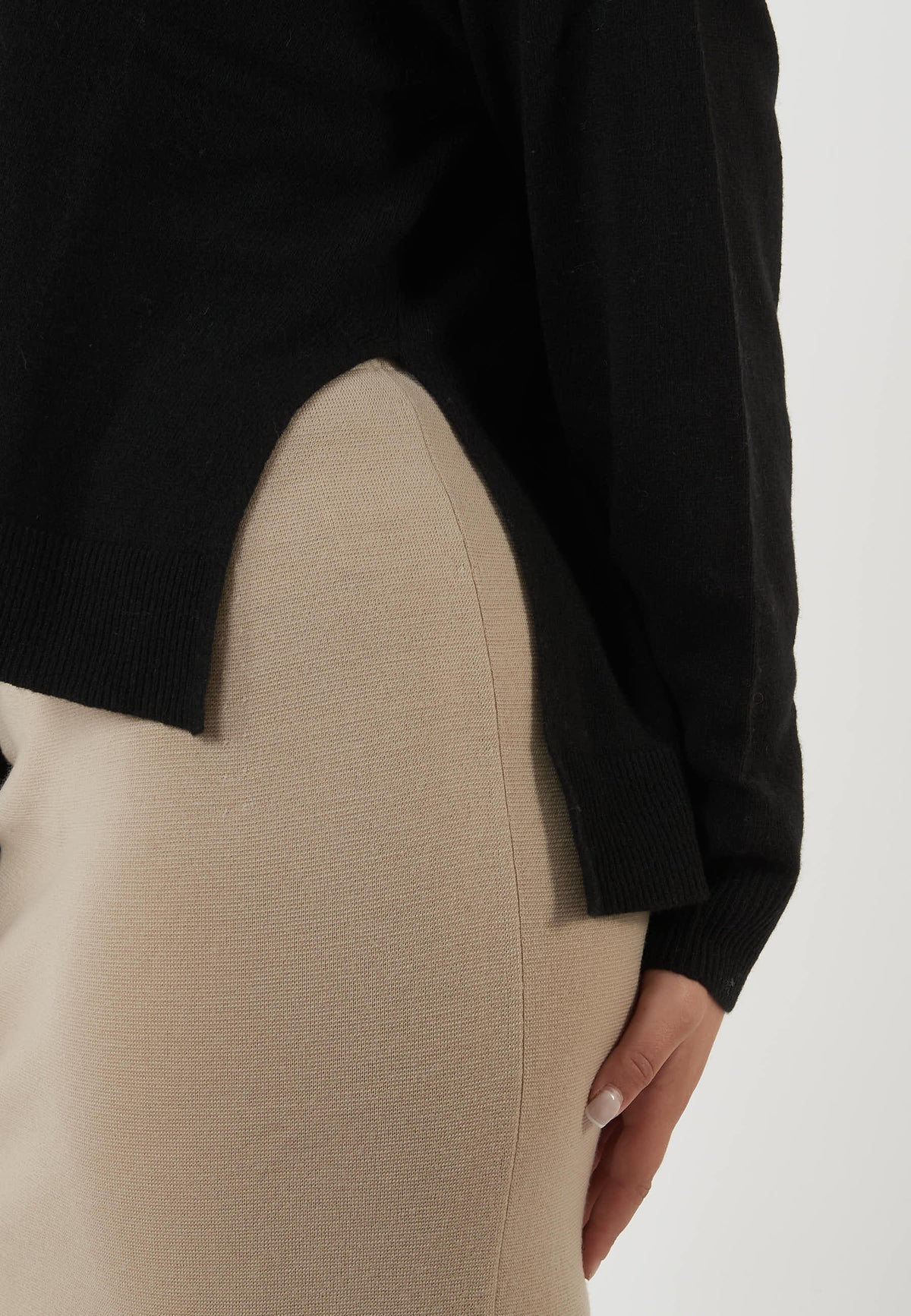 MAGLIA GIROCOLLO IN MISTO LANA E CASHMERE NERA