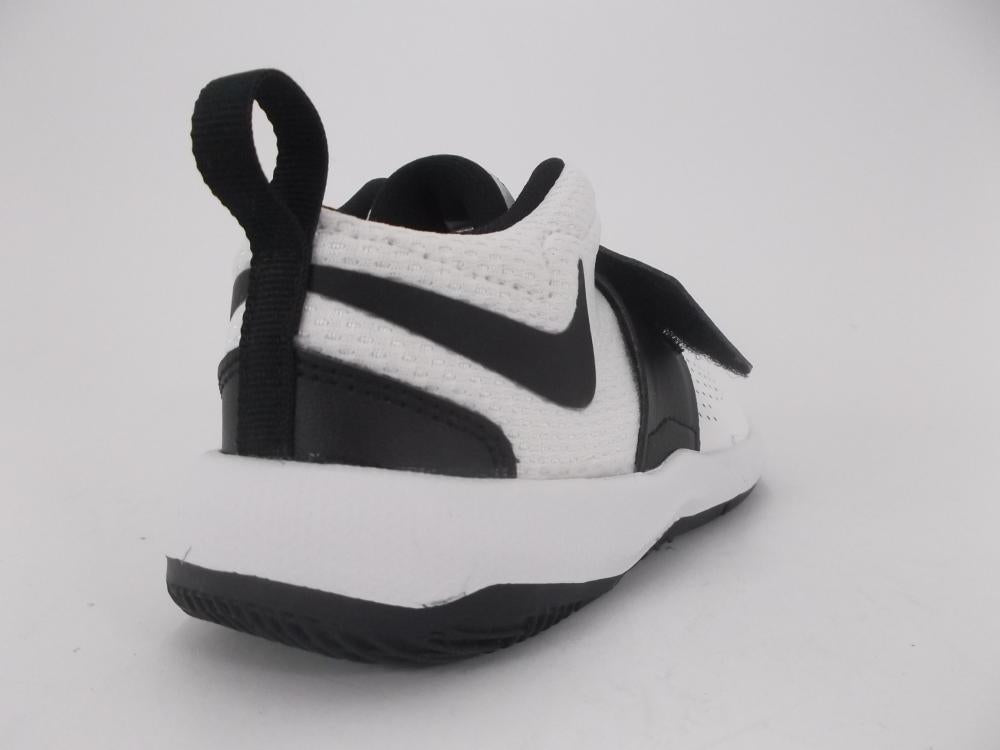 Nike Team Hustle 8 scarpa da basket 881943 100