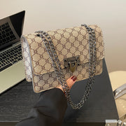 European-Style Backpack With Grid Pattern, Adjustable Shoulder Strap, Lightweight And Versatile City Bag