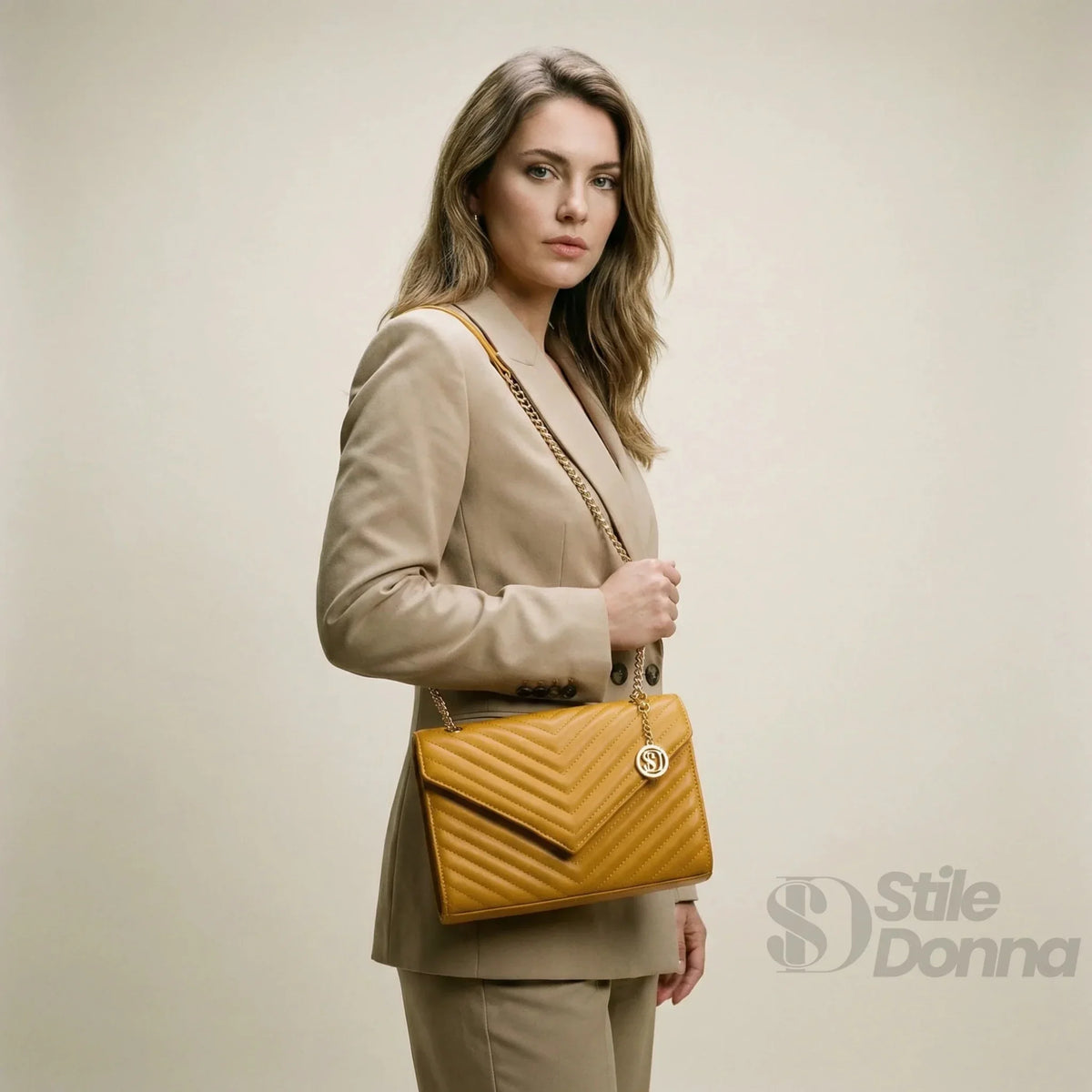 Sofia Pochette Giallo Senape con Catena